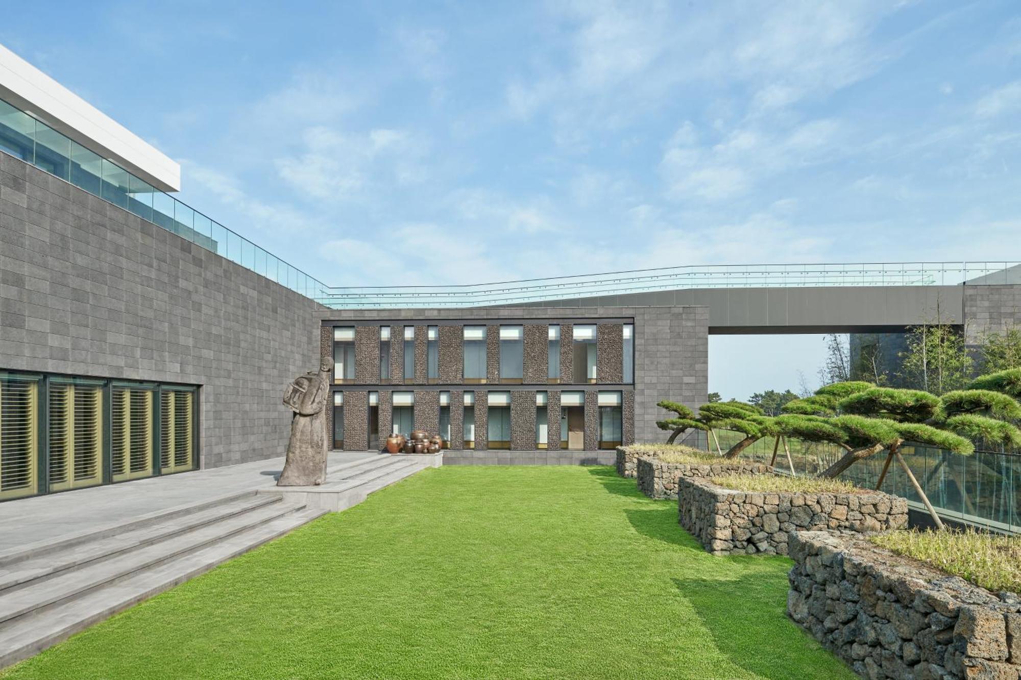 Jw Marriott Jeju Resort & Spa Seogwipo Exterior photo